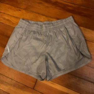 Athleta - Printed Run Short 4.5” (NWOT)